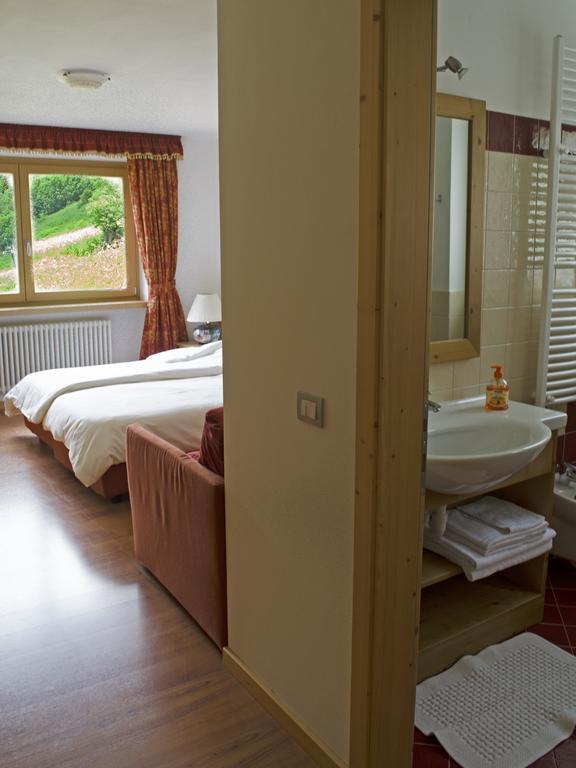 Bed and Breakfast Baita Scaia Cogolo Zimmer foto